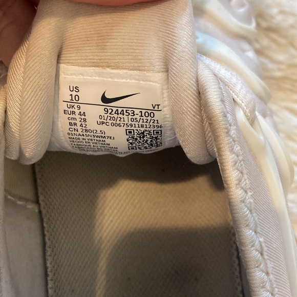 Nike Men’s Vapor Max size 10 preowned 
White - Picture 7 of 7